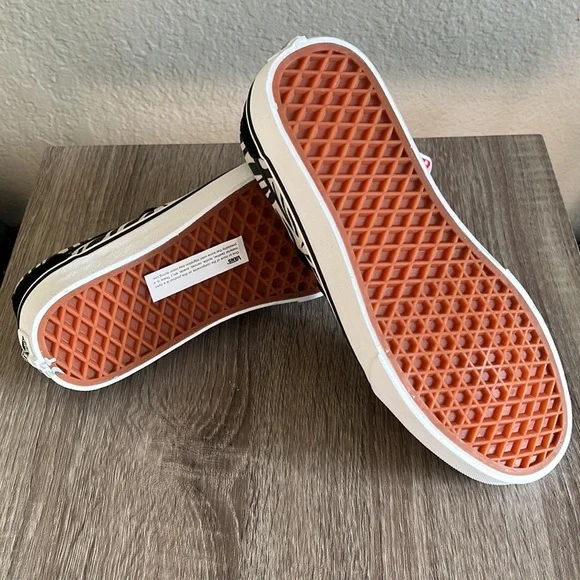 NWT Vans Suede Metallic Zebra New Sneakers Womens Size 8 - Picture 8 of 8